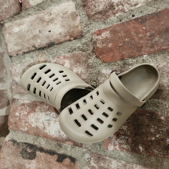 Slippers - Picture 3 of 4